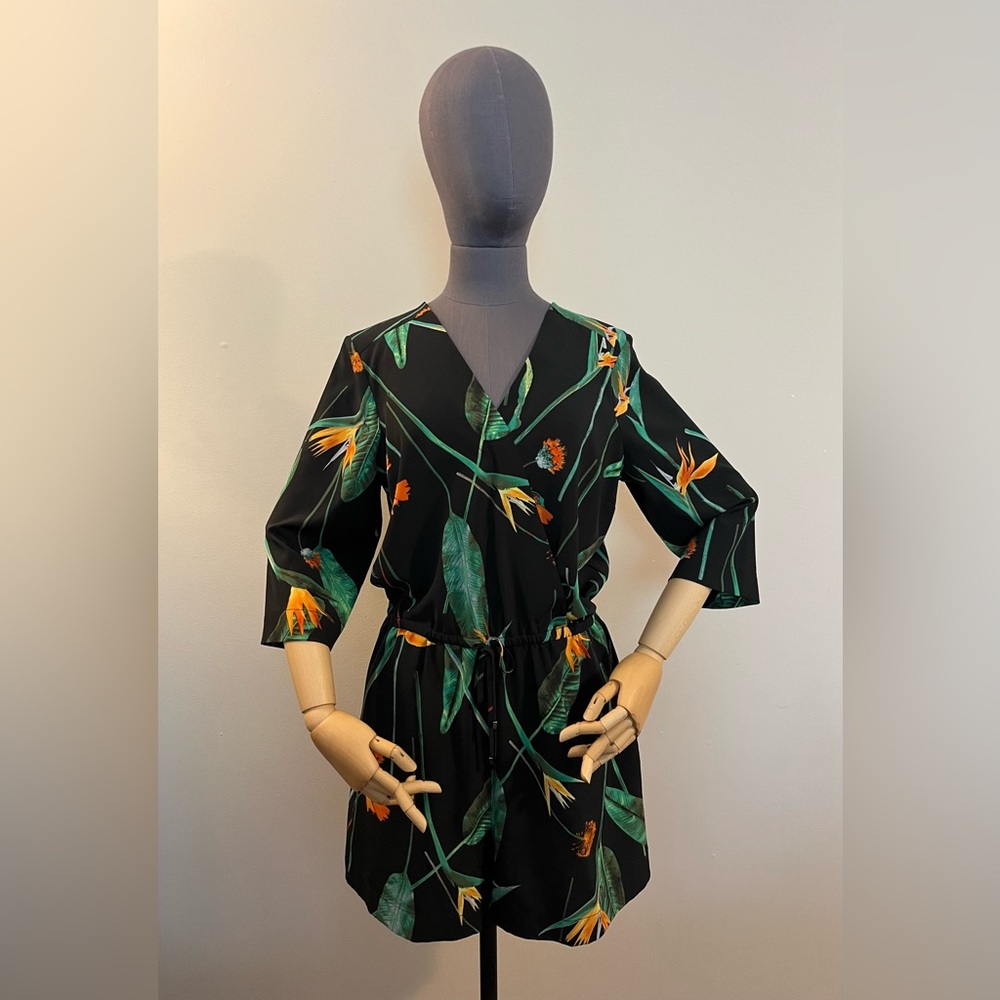 👗 Reitmans Exotic Floral V-Neck Romper